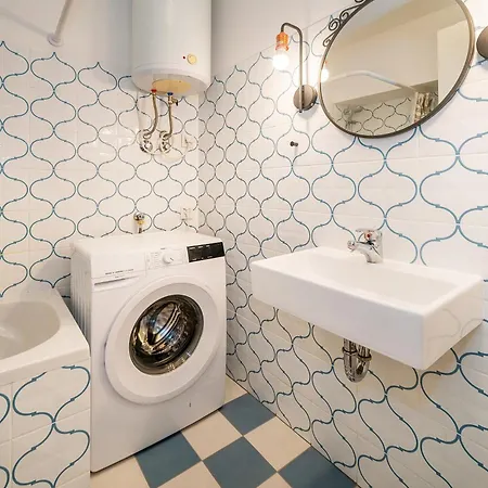 Nora By The Apartament